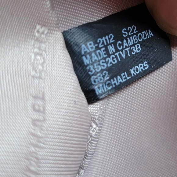 Michael Kors Jetset Salmon Bag and Sunglasses - Picture 4 of 13